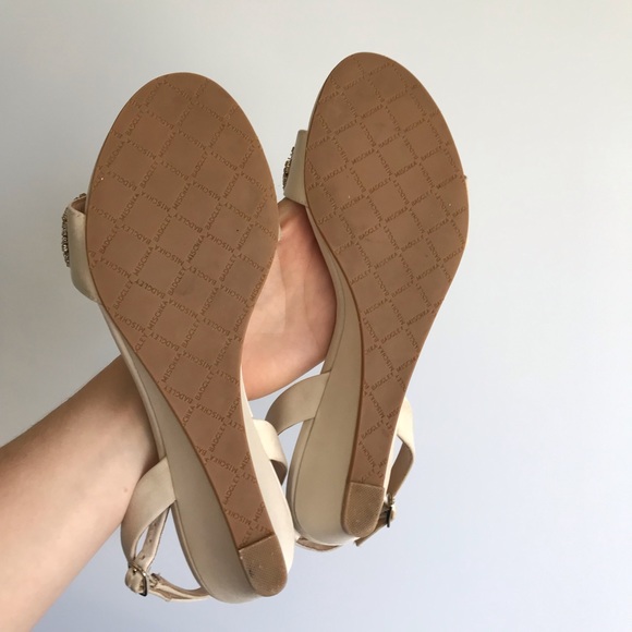 Badgley Mischka Hatch Crystal Embellished Sandal Shirt Size 8 - Picture 13 of 16